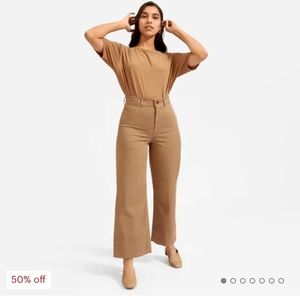 Everlane Lightweight Wide-Leg Crop Chino in Warm Khaki